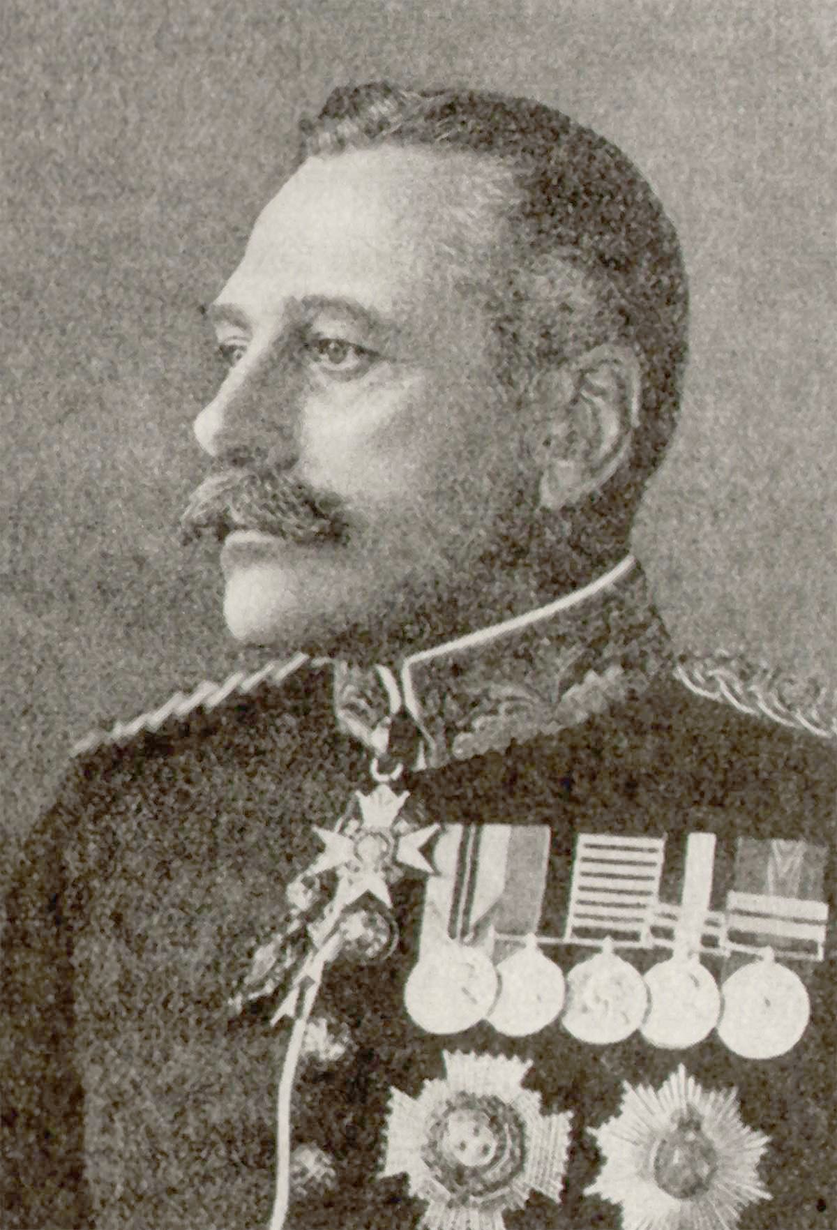 Douglas_Haig_Gw_haig_01 Douglas Haig wearing his uniform and medals side on to the camera