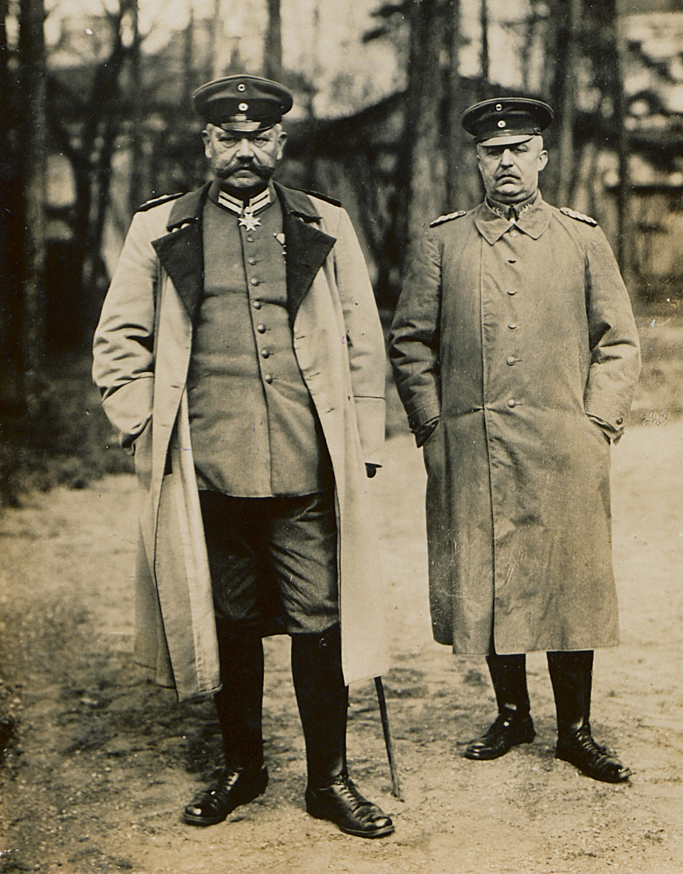 Generalfeldmarschall_von_Hindenburg_und_General_Ludendorff German commanders Hindenburg (L) and Ludendorff